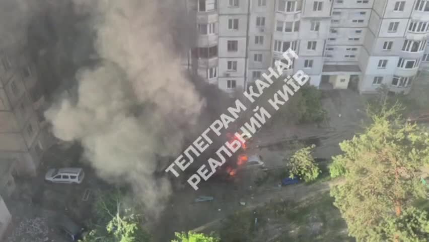 Altri attacchi di droni contro le zone residenziali di Kyiv.