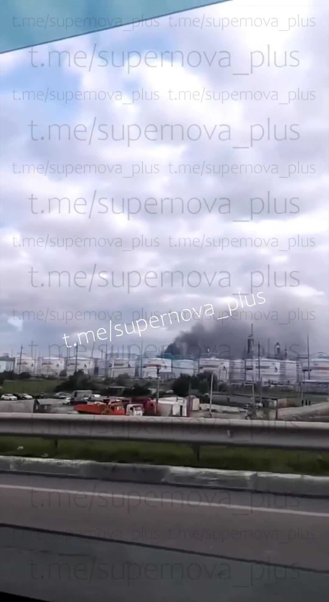 Pożar po eksplozjach w rafinerii ropy naftowej w Słowiańsku nad Kubanią