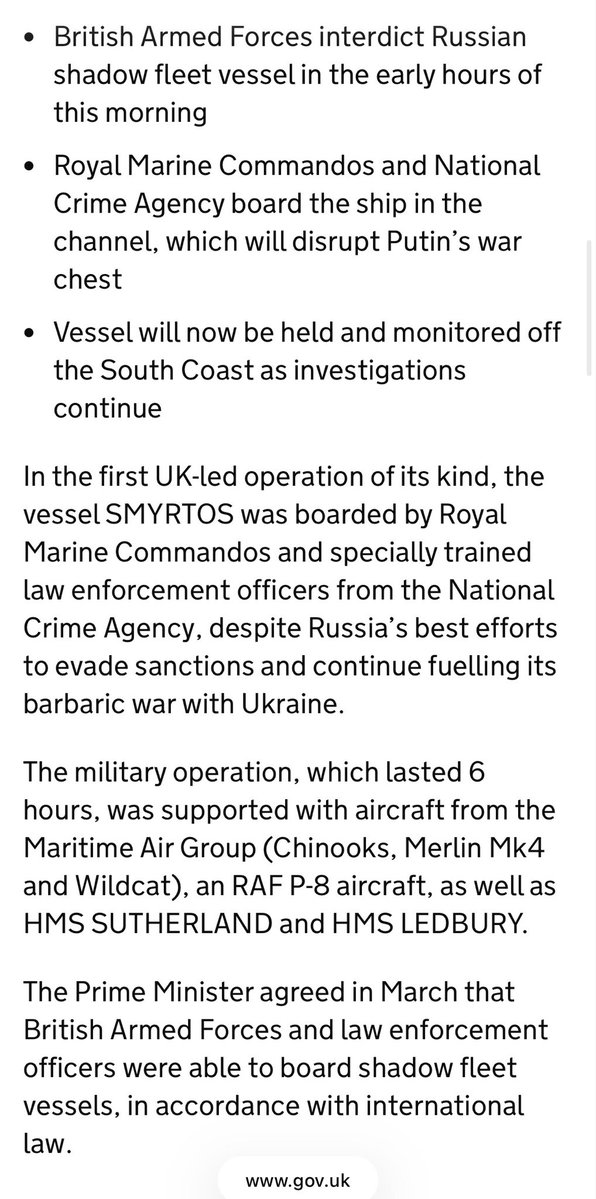 今天清晨，英国皇家海军陆战队突击队员登上俄罗斯影子舰队油轮斯米尔托斯号，此次突袭行动出动了两艘军舰、奇努克、梅林和野猫直升机，以及一架P-8海神海上巡逻机。