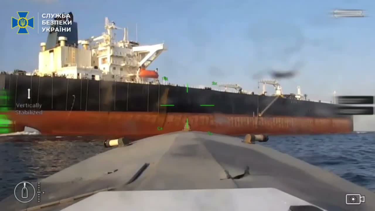 Les services de sécurité ukrainiens ont ciblé un pétrolier russe en mer Noire à l'aide d'un drone naval.