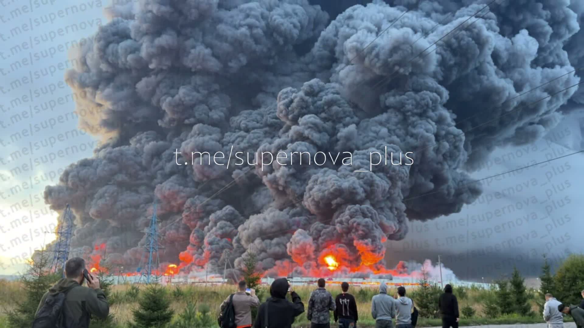 Moskva vilayətinin Koledino şəhərindəki anbarlarda güclü yanğın baş verib