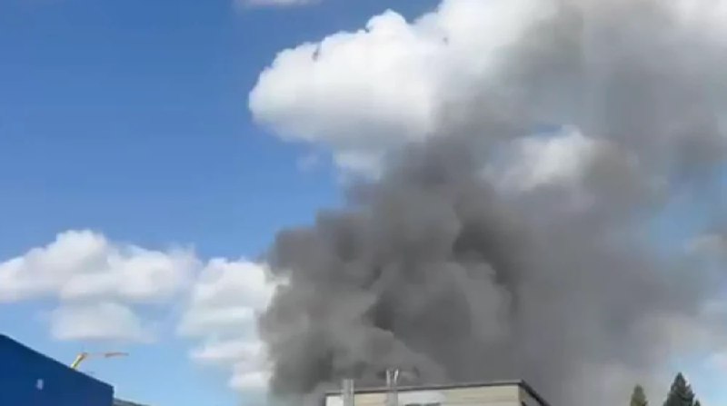 Incendie dans l'usine d'armes de ZVS Holding en Slovaquie, selon Noviny sk. L'incendie s'est déclaré sur le toit du bâtiment pendant des travaux effectués par une entreprise tierce.