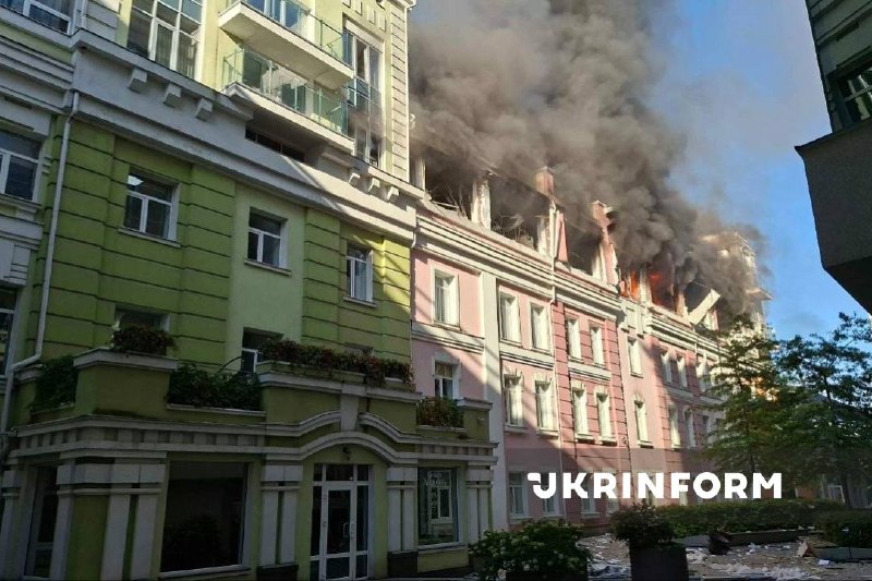 In the Holosiivsky district of Kyiv, a Russian drone crashed on a business centre