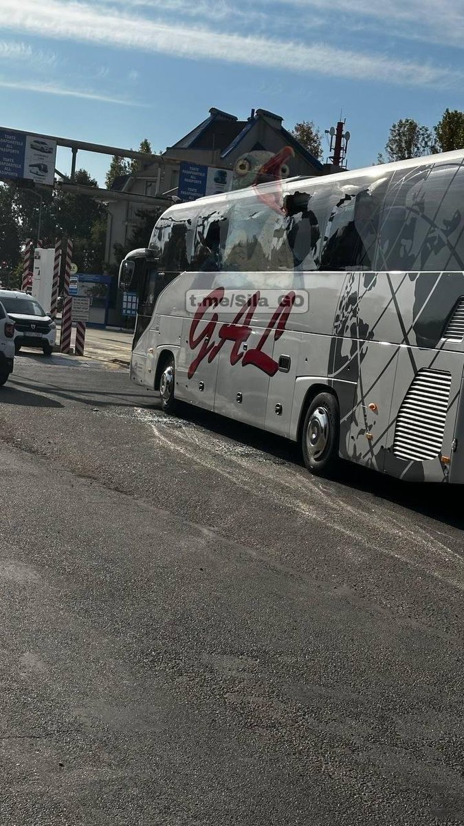 Moldavische grenswachtagent lichtgewond geraakt na inslag Russische projectiel, dat op de grond ricocheteerde en een civiele bus nabij de grens over Palanca raakte, aldus de Moldavische Grenswacht.