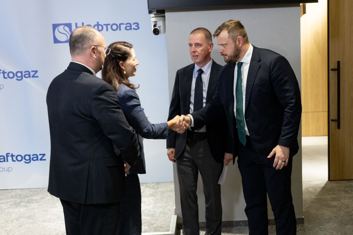 On October 26, U.S. Department of State and Naftogaz signed a Memorandum of Understanding to expand cooperation, opening new opportunities for U.S. companies in Ukraine's oil and gas sector